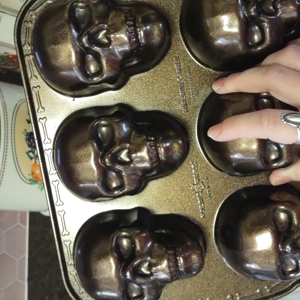 Nordic Ware Skull Cakelet Pan - Black - Picture 2 of 3